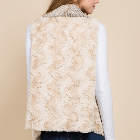 ⭐️  FAUX FUR VEST - Picture 5 of 5